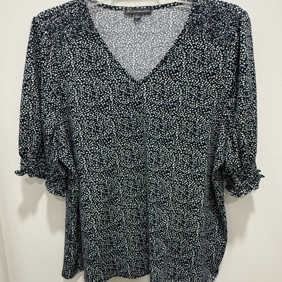 2 Pretty Summer Elbow Sleeve Tops, Size Large - Picture 4 of 5